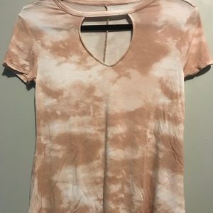 Key hole style T-shirt